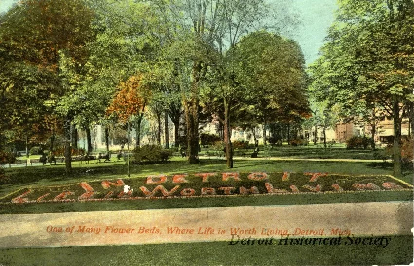 Postcard - One of the Many Flower Beds, Where Life is Worth Living, Detroit, Mich.