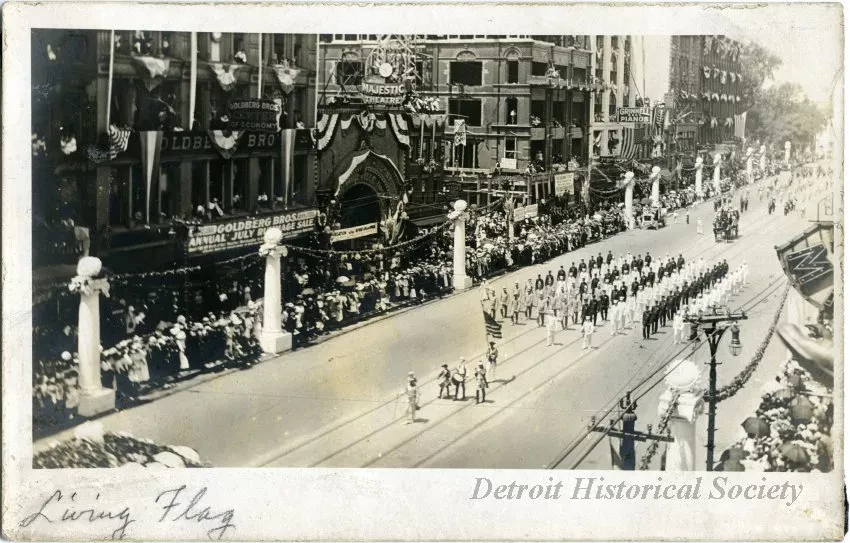 Postcard - Living Flag - Parade