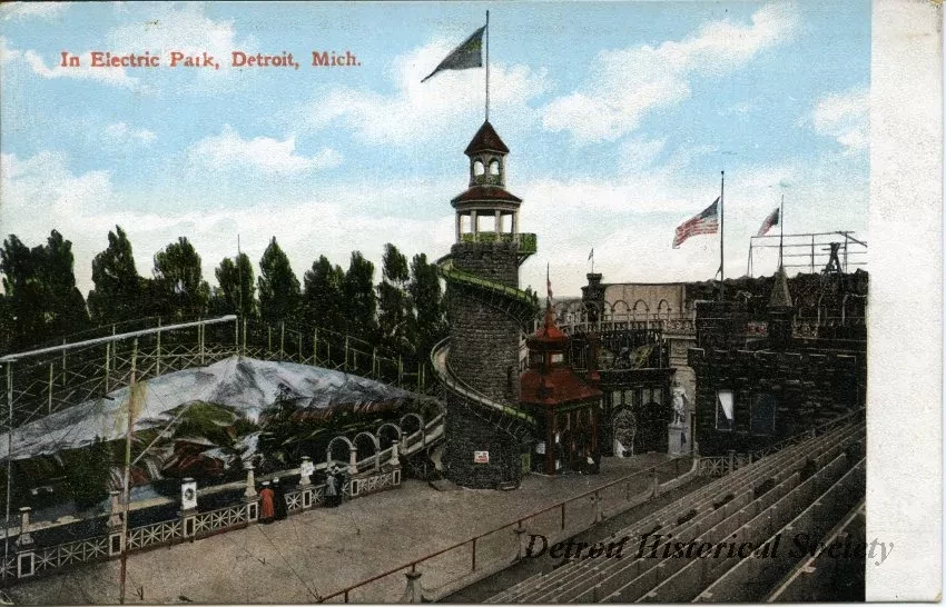 Postcard - In Electric Park, Detroit, Mich.