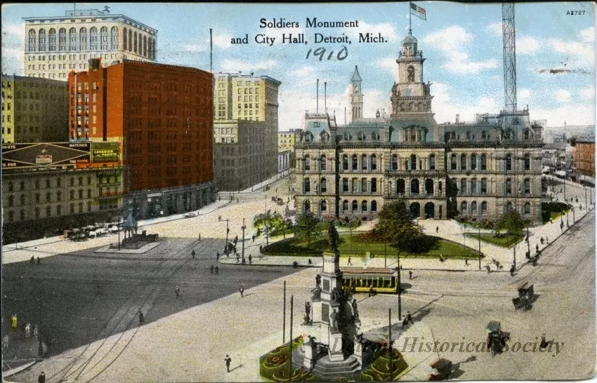 Postcard - Soldiers Monument and City Hall, Detroit, Mich.