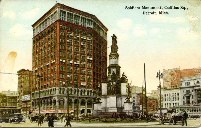 Postcard - Soldiers Monument, Cadillac Sq., Detroit Mich.