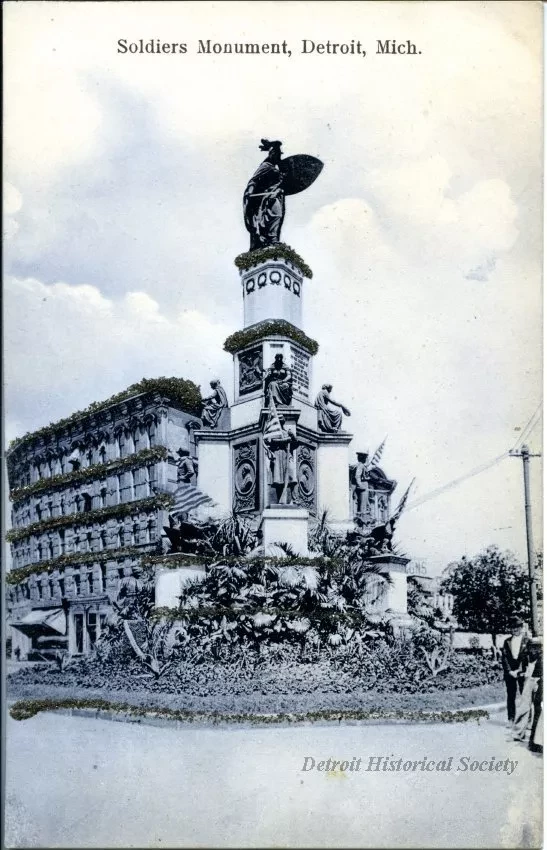 Postcard - Soldiers Monument, Detroit, Mich.