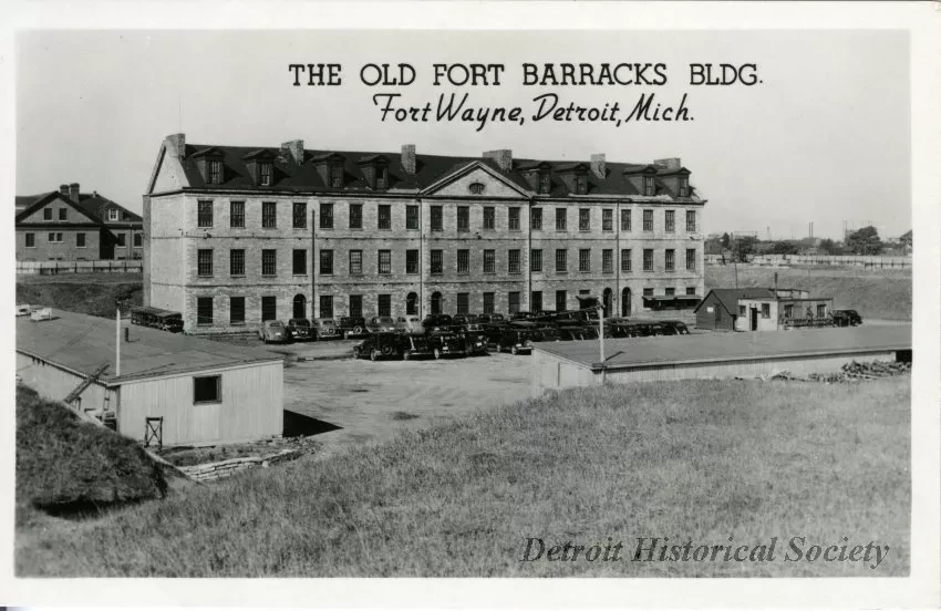 Postcard - The Old Fort Barracks Bldg. Fort Wayne, Detroit, Mich.