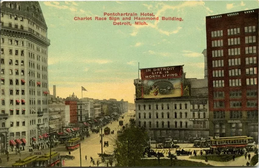 Postcard - Pontchartrain Hotel, Chariot Race Sign and Hammond Building, Detroit, Mich.