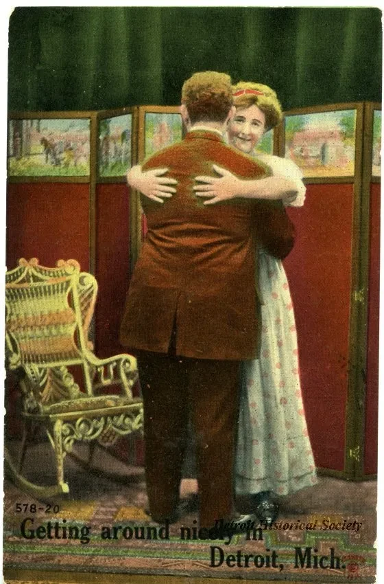 Postcard - Getting around nicely in Detroit, Mich.