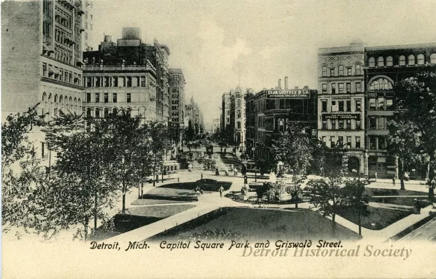 Postcard - Detroit, Mich. Capitol Square Park and Griswold Street.