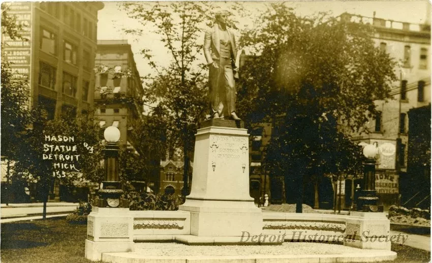 Postcard - Mason Statue, Detroit, Mich