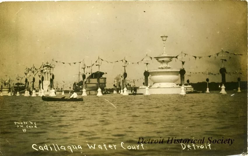 Postcard - Cadillaqua Water Court, Detroit
