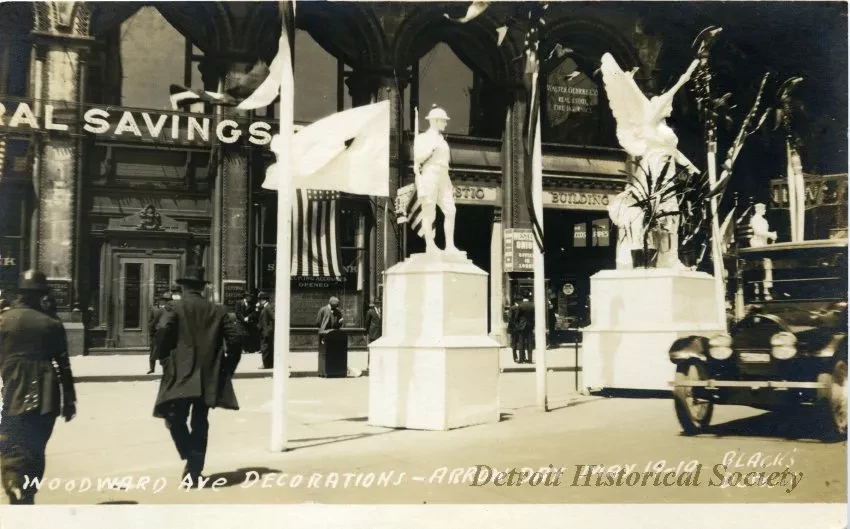 Postcard - Woodward Ave Decorations - Arrow Day, May 19-19