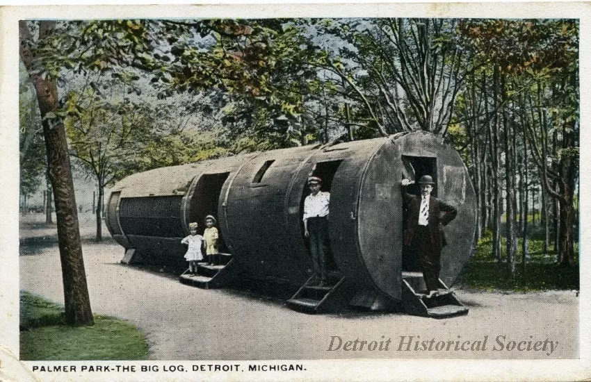 Postcard - Palmer Park - The Big Log, Detroit, Michigan