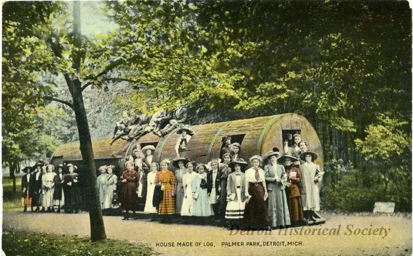 Postcard - House Made of Log, Palmer Park, Detroit, Mich.