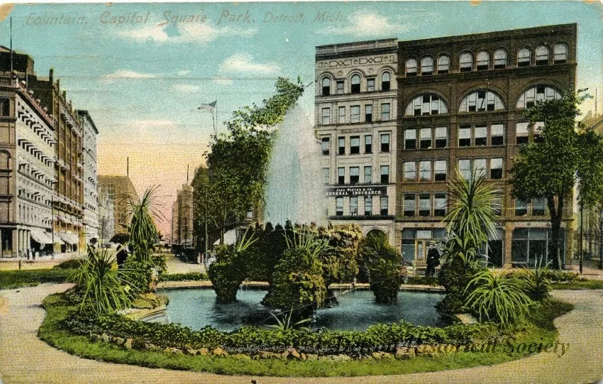 Postcard - Fountain, Capitol Square Park, Detroit, Mich.
