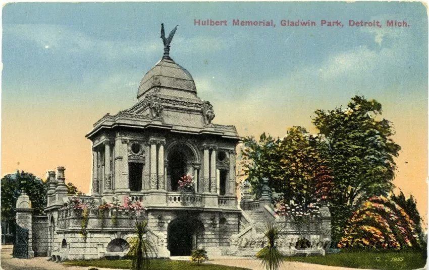 Postcard - Hulbert Memorial, Gladwin Park, Detroit, Mich.