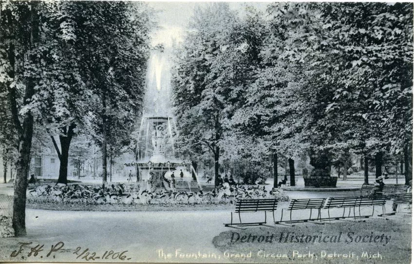 Postcard - The Fountain, Grand Circus Park, Detroit, Mich.