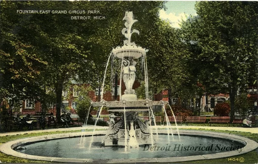 Postcard - Fountain, East Grand Circus Park, Detroit, Mich.