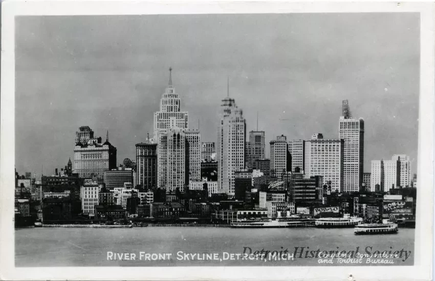 Postcard - River Front Skyline, Detroit, Mich.