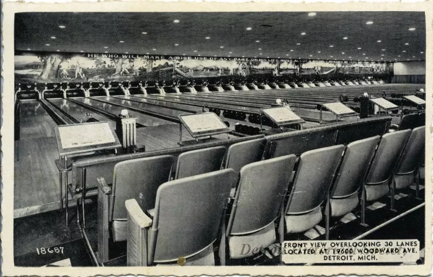 Postcard - Front View Overlooking 30 Lanes, Located at 19600 Woodward Ave. Detroit, Mich.