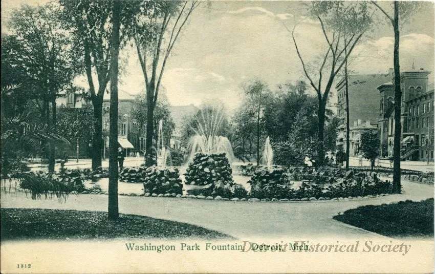 Postcard - Washington Park Fountain, Detroit, Mich.