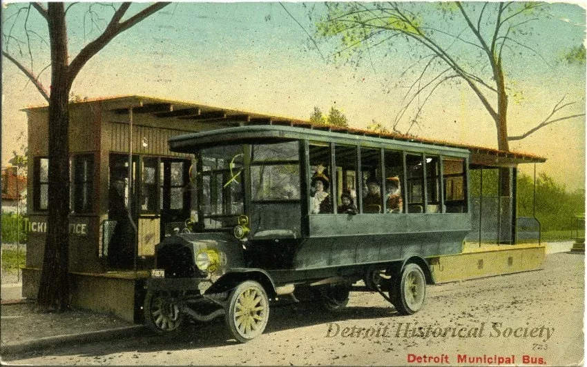 Postcard - Detroit Municipal Bus.