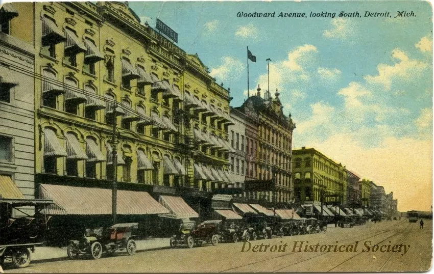 Postcard - Woodward Avenue, looking South, Detroit, Mich.