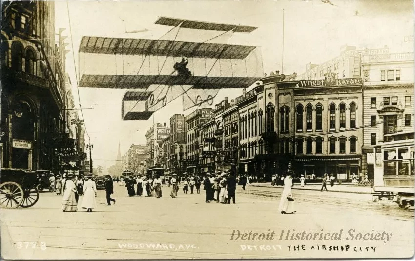 Postcard - Woodward, Ave. Detroit The Airship City.