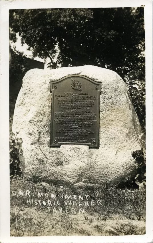 Postcard - D.A.R. Monument, Historic Walker Tavern