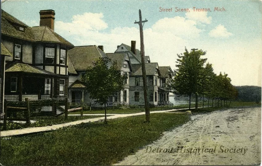 Postcard - Street Scene, Trenton, Mich.