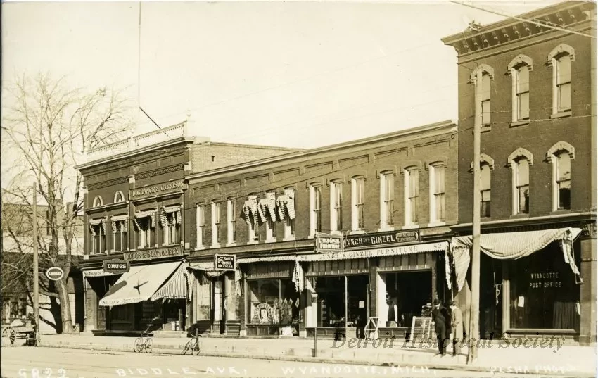 Postcard - Biddle Ave, Wyandotte, Mich.