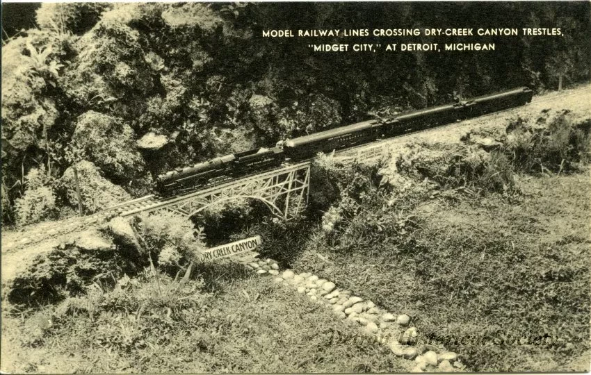 Postcard - Model Railway Lines Crossing Dry-Creek Canyon Trestles, "Midget City," at Detroit, Mich.