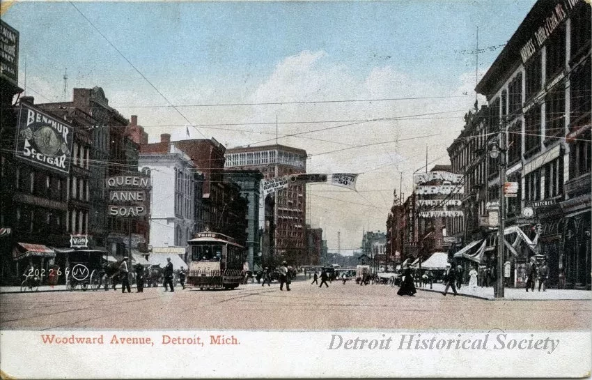 Postcard - Woodward Avenue, Detroit, Mich.