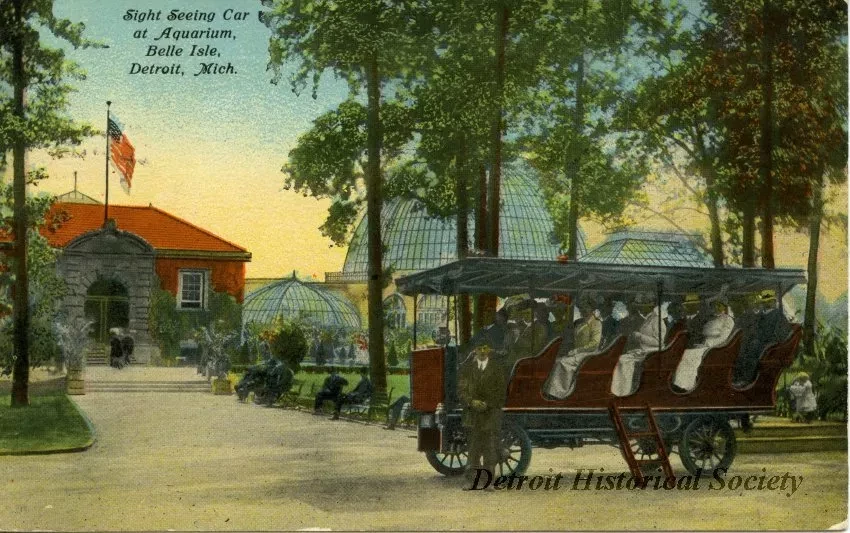 Postcard - Sight Seeing Car at Aquarium, Belle Isle, Detroit, Mich.
