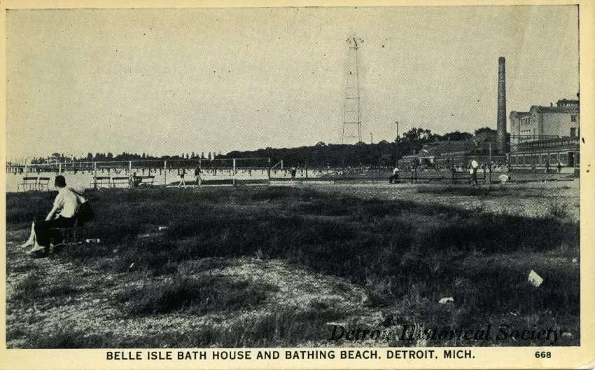 Postcard - Belle Isle Bath House and Bathing Beach, Detroit, Mich.