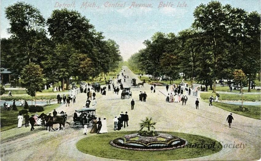 Postcard - Detroit, Mich., Central Avenue, Belle Isle