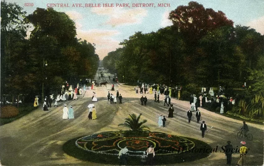 Postcard - Central Avenue, Belle Isle Park, Detroit, Mich.