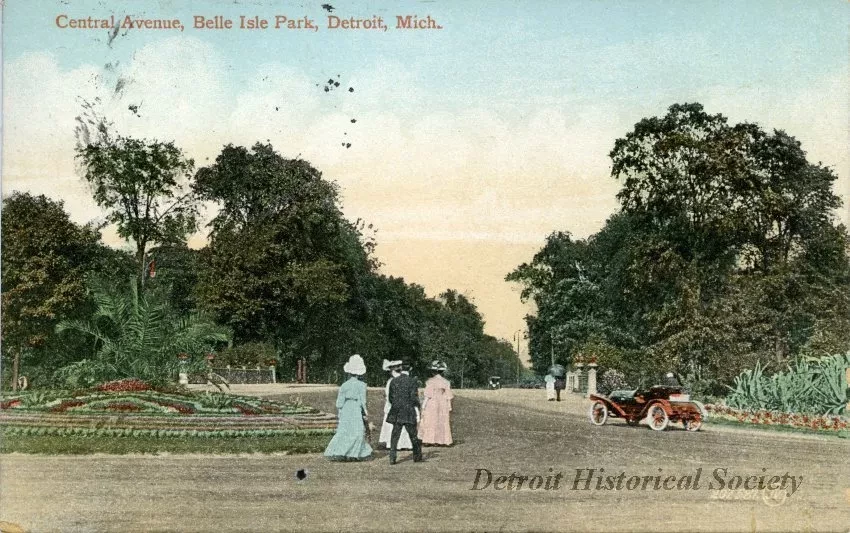 Postcard - Central Avenue, Belle Isle Park, Detroit, Mich.
