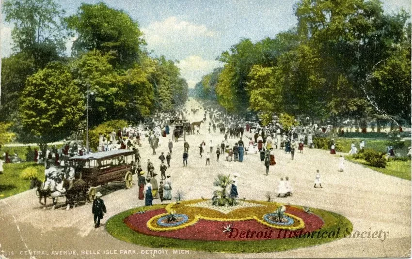 Postcard - Central Avenue, Belle Isle Park, Detroit, Mich.