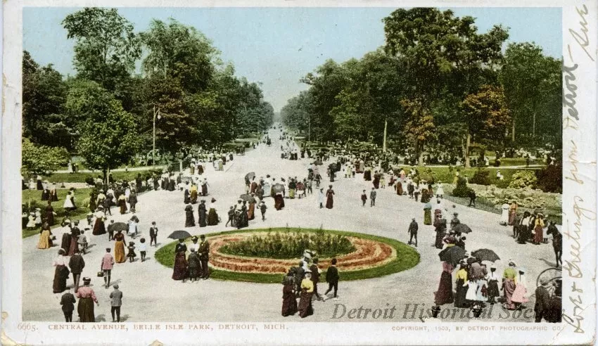 Postcard - Central Avenue, Belle Isle Park, Detroit, Mich.