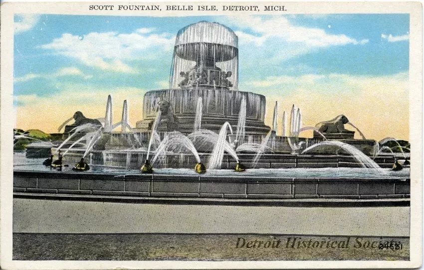 Postcard - Scott Memorial Fountain, Belle Isle, Detroit, Mich.