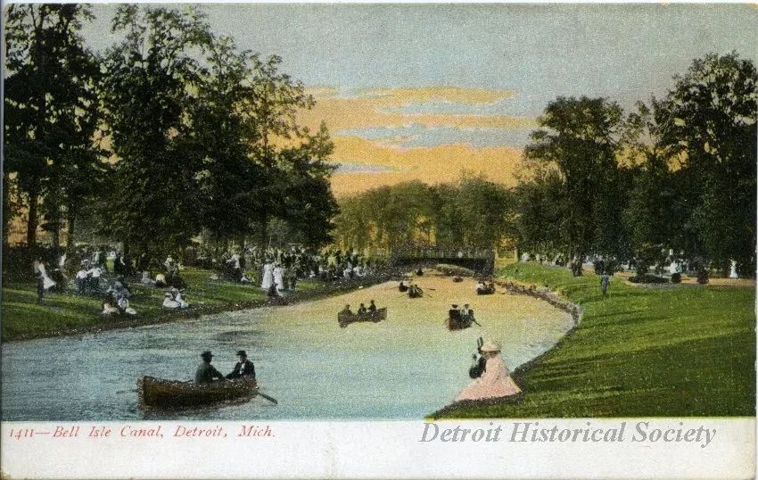 Postcard - Belle Isle Canal, Detroit, Mich.