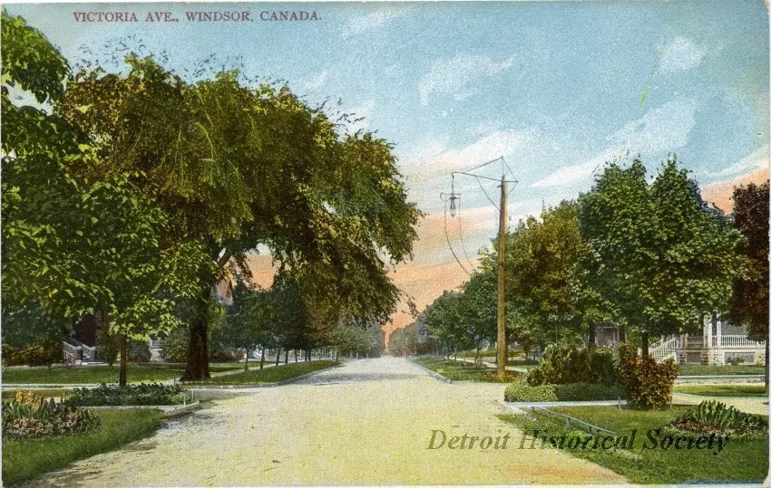 Postcard - Victoria Ave., Windsor, Canada.