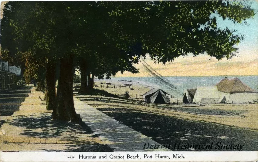 Postcard - Huronia and Gratiot Beach, Port Huron, Mich.