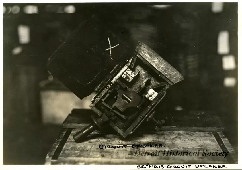 Print, Photographic - G.E. #MR12 - Circuit Breaker