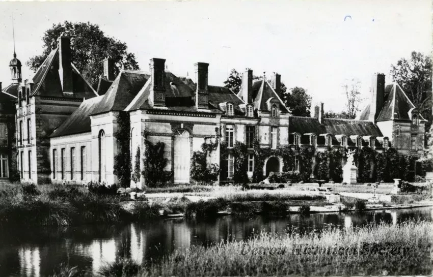 Postcard - Postcard of Chateau Pontchartrain