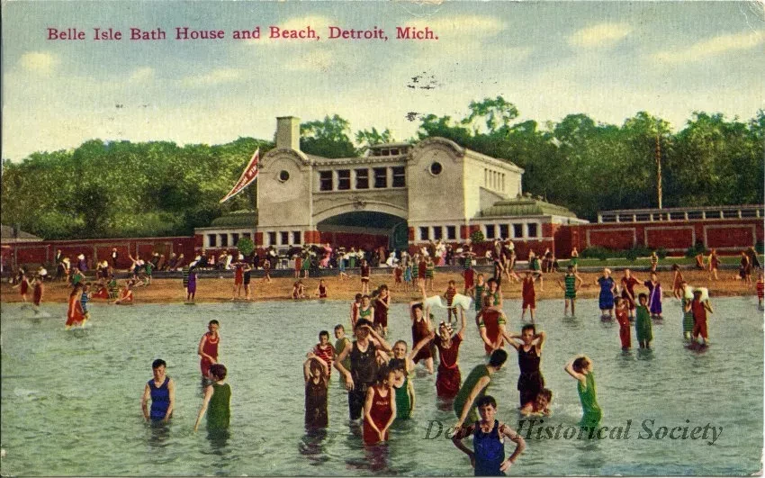 Postcard - Belle Isle Bath House and Beach, Detroit, Mich.
