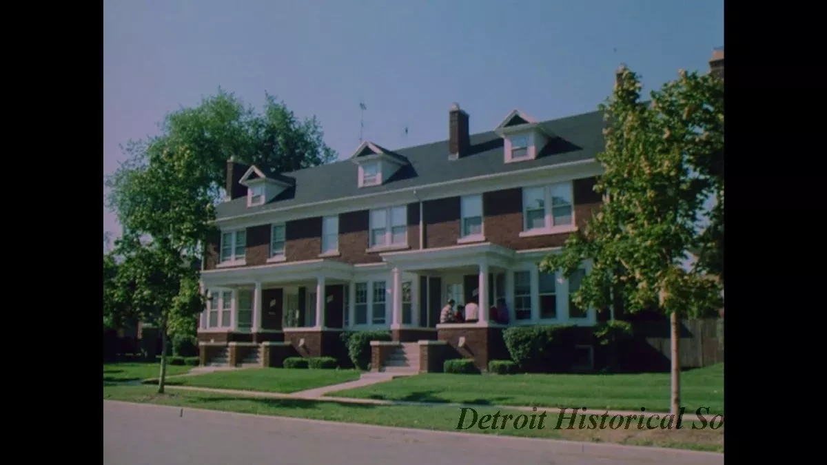 Film, Motion Picture - Neighborhoods
Sync Pic + Trk #1
"Neighborhoods"
1- Original & Workprint
Soccer, Eastern Market, Corktown House moving, New Center Trivia Game