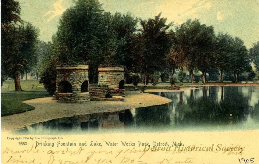 Postcard - 3880 Drinking Fountain and Lake, Water Works Park, Detroit, Mich.