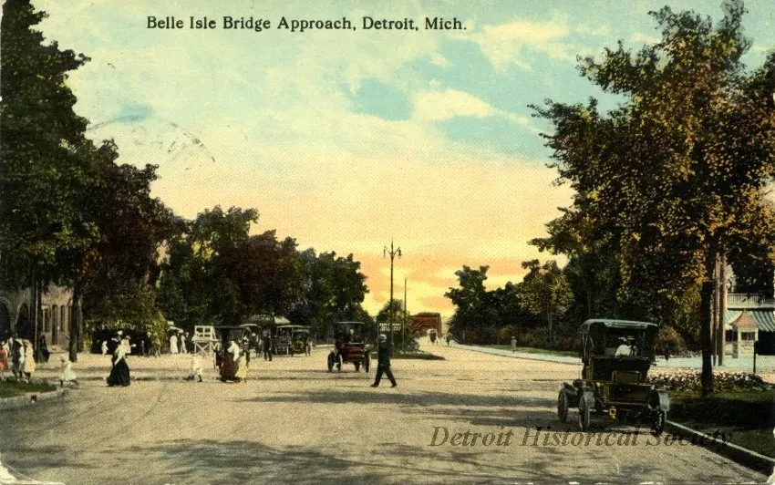 Postcard - Belle Isle Bridge Approach, Detroit, Mich.