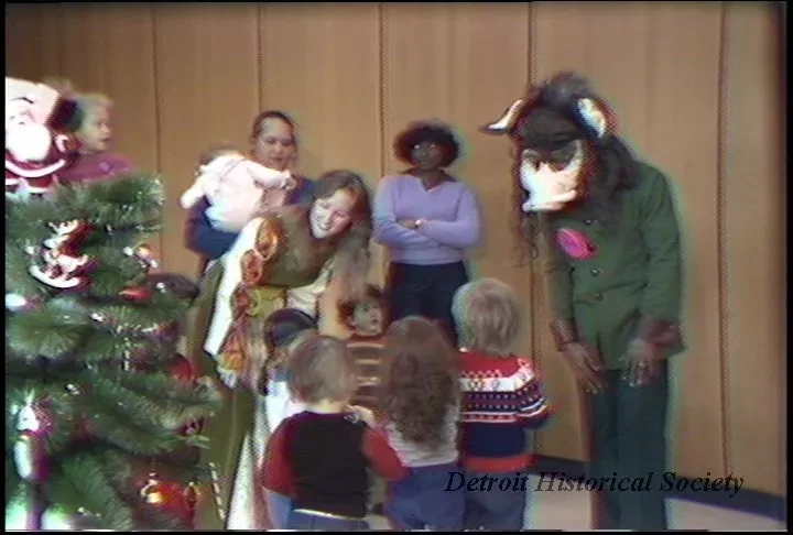 U-Matic - Noel Night B-Roll
Santa and Christmas Tree Decorations at Cultural Center
Children
Art Card & Music
Dec. 1981, 18 min.