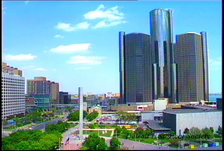 U-Matic - Tape 6
Media Day
Downtown
Hart Plaza
River
4-30-90