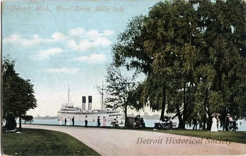 Postcard - Detroit, Mich., River Drive, Belle Isle.